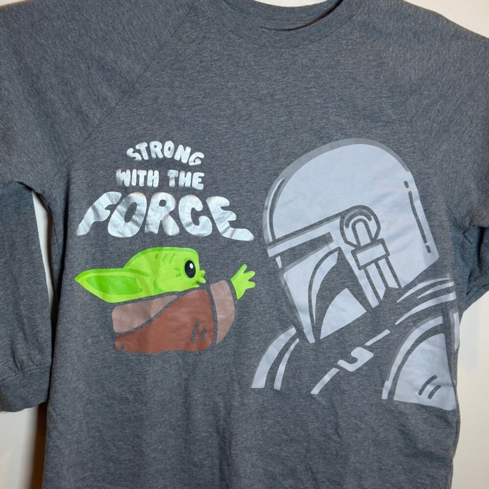 Star Wars Grogu Baby Yoda Long Sleeve Shirt Strong With The Force Gray XL - Picture 4 of 4